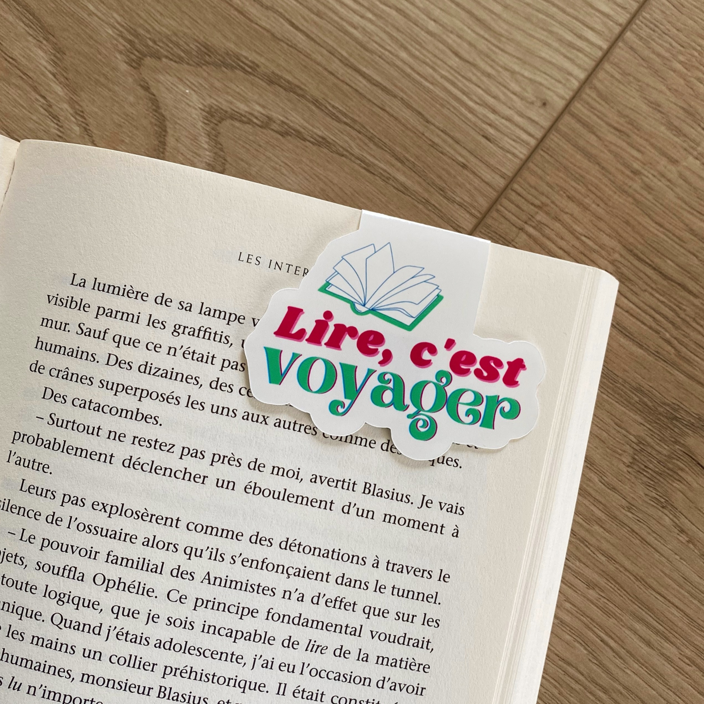 Marque-pages aimanté "Lire, c'est voyager"